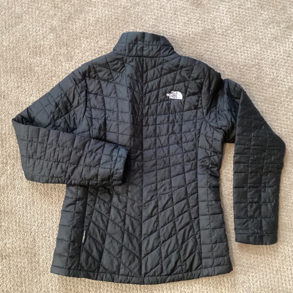 North Face Thermoball puffer jacket - Picture 5 of 9